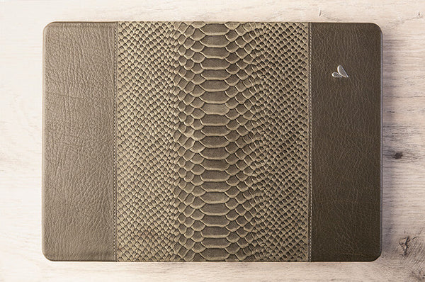Kobra MacBook Pro 14” M4 Leather Suit (2024) Kobra MacBook Pro 14” M4 Leather Suit (2024)