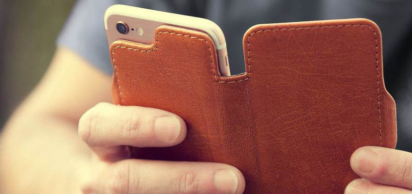 The Benefits of Having a DELUXE Leather Case for Your iPhone