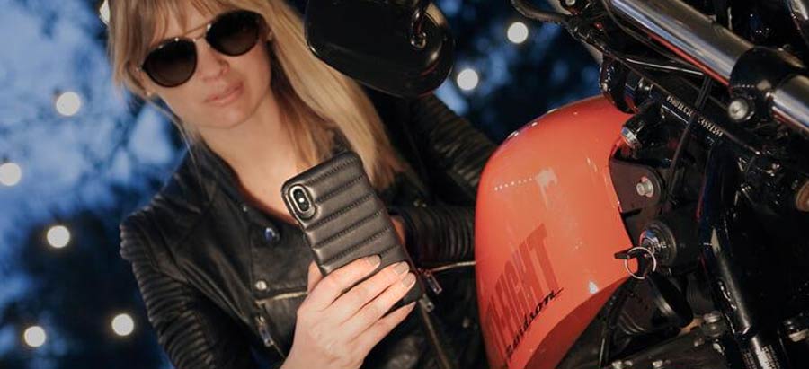 Customized iPhone Leather Cases Make Great Christmas Gifts