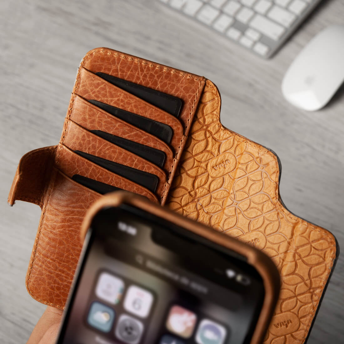 V-Mag Wallet Wrap add-on, an artisanal design that transforms your V-Mag case into a detachable wallet leather case