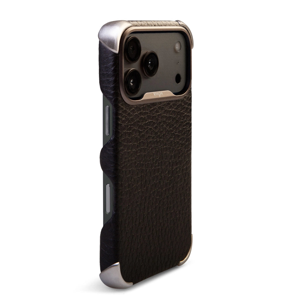 Buckler Grip iPhone 17 Pro leather case with Magsafe - Vaja