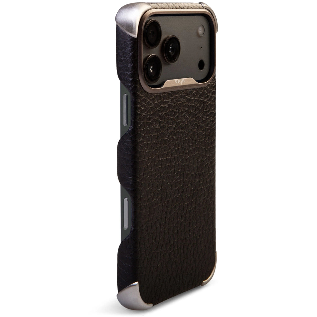 Buckler Grip iPhone 17 Pro Max leather case with Magsafe - Vaja