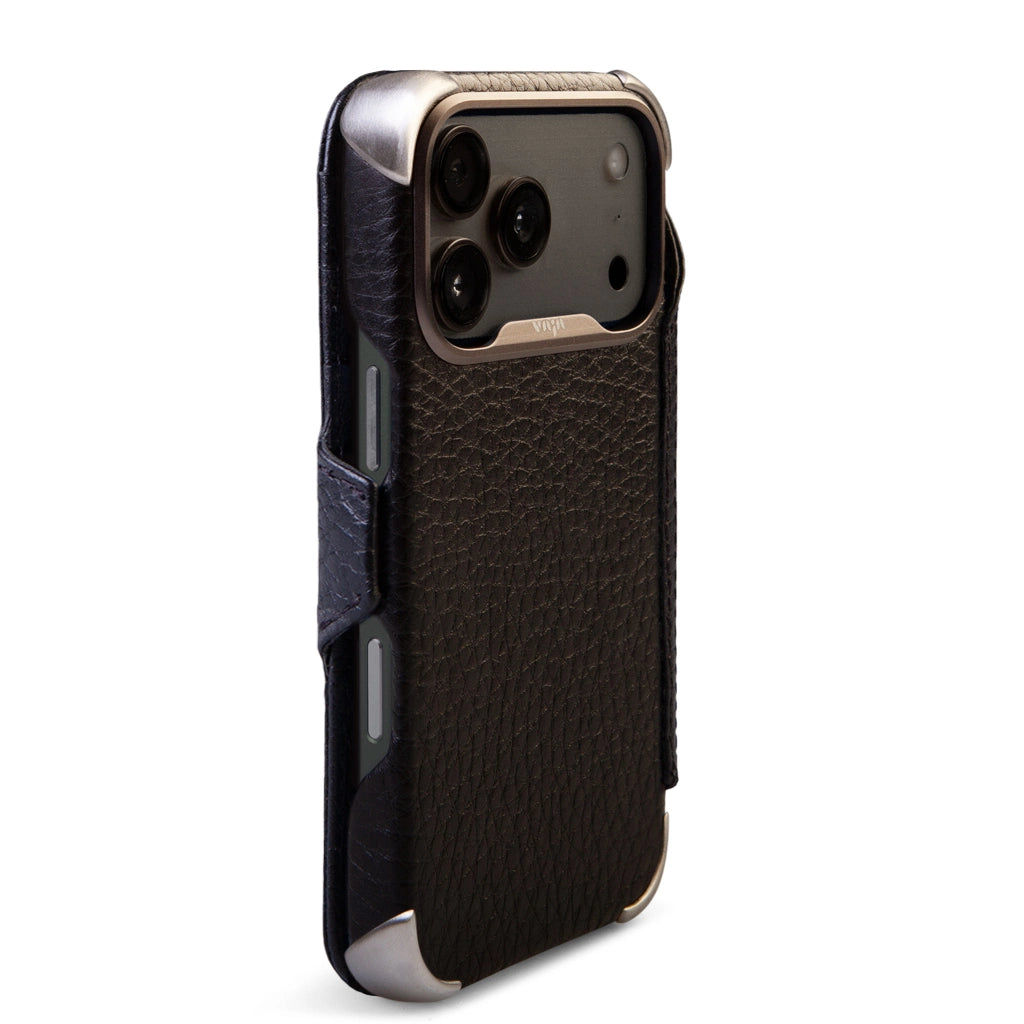 The Buckler wallet leather case for iPhone 17 Pro The Buckler wallet leather case for iPhone 17 Pro