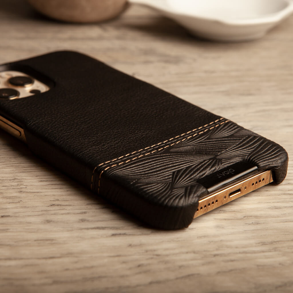 Grip iPhone 13 Pro Max leather case - Vaja