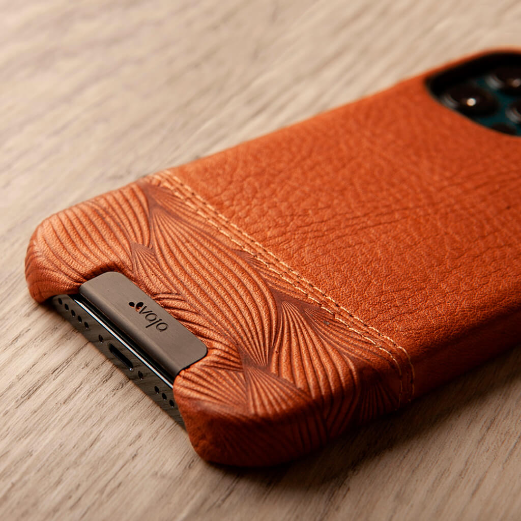 Grip iPhone 13 Pro Max leather case - Vaja