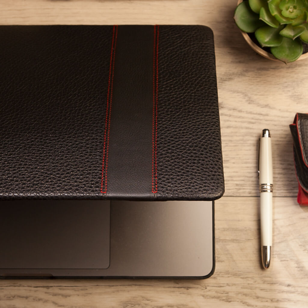 MacBook Pro 16” leather case – stunning protection all around - Vaja