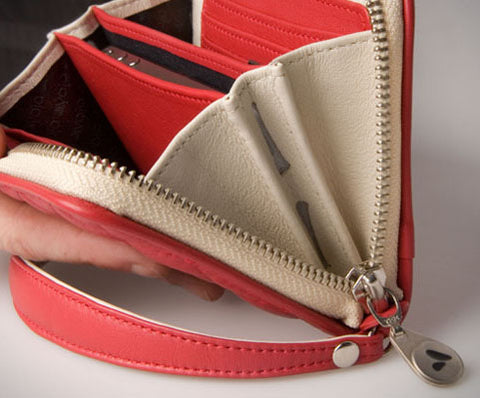Lucy Clutch Matelassé - Premium Leather Smartphone Clutch - Vaja