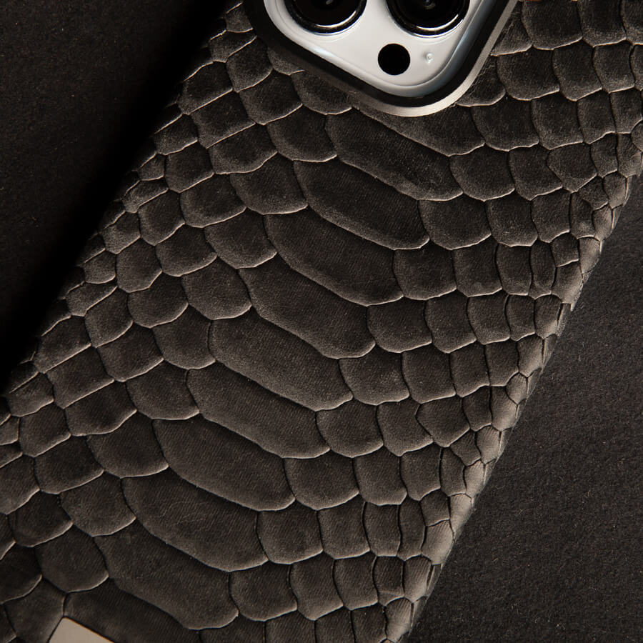 Kobra Grip iPhone 13 Pro Max leather case - Vaja