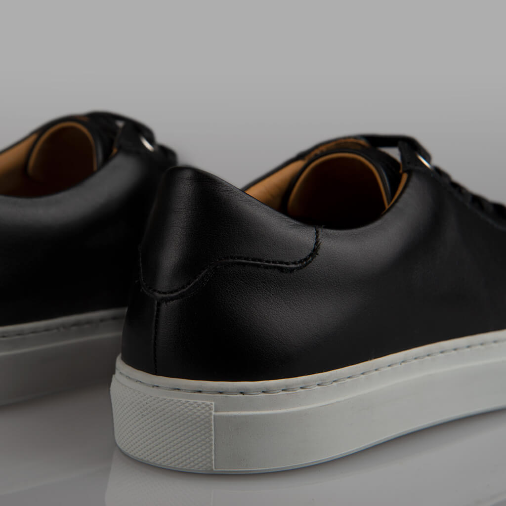 Urban Black Leather Sneakers - Vaja