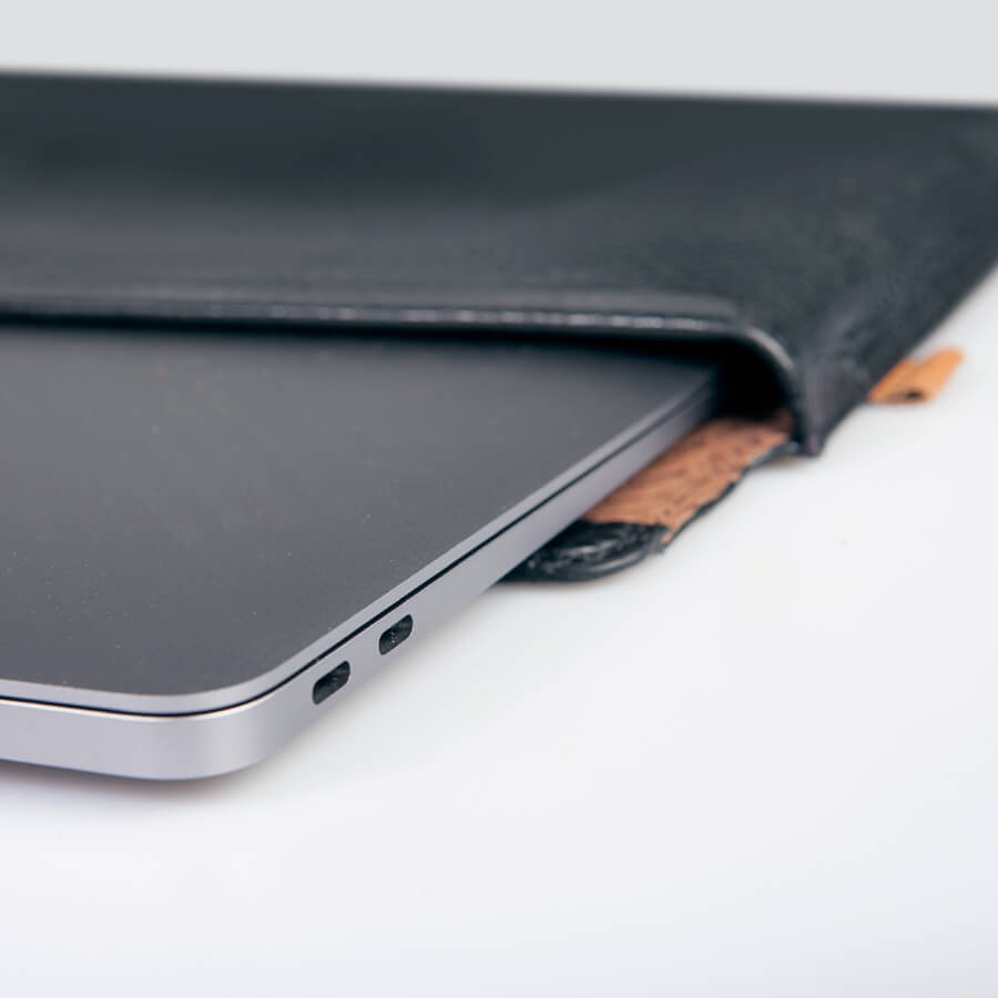 Macbook Pro 13&quot; Leather Sleeve - Vaja