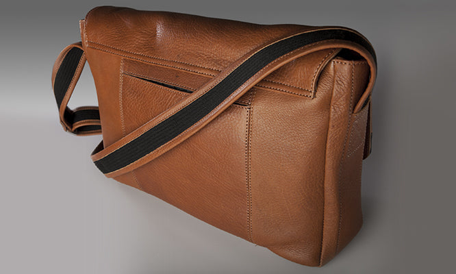 Messenger Leather Bag for MacBook 15” &amp; 16” - Vaja