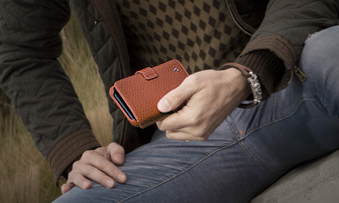 iPhone 11 Wallet leather case with magnetic closure - Vaja