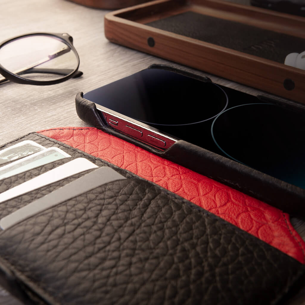 A sleek wallet leather case for iPhone 14 Pro Max - Vaja